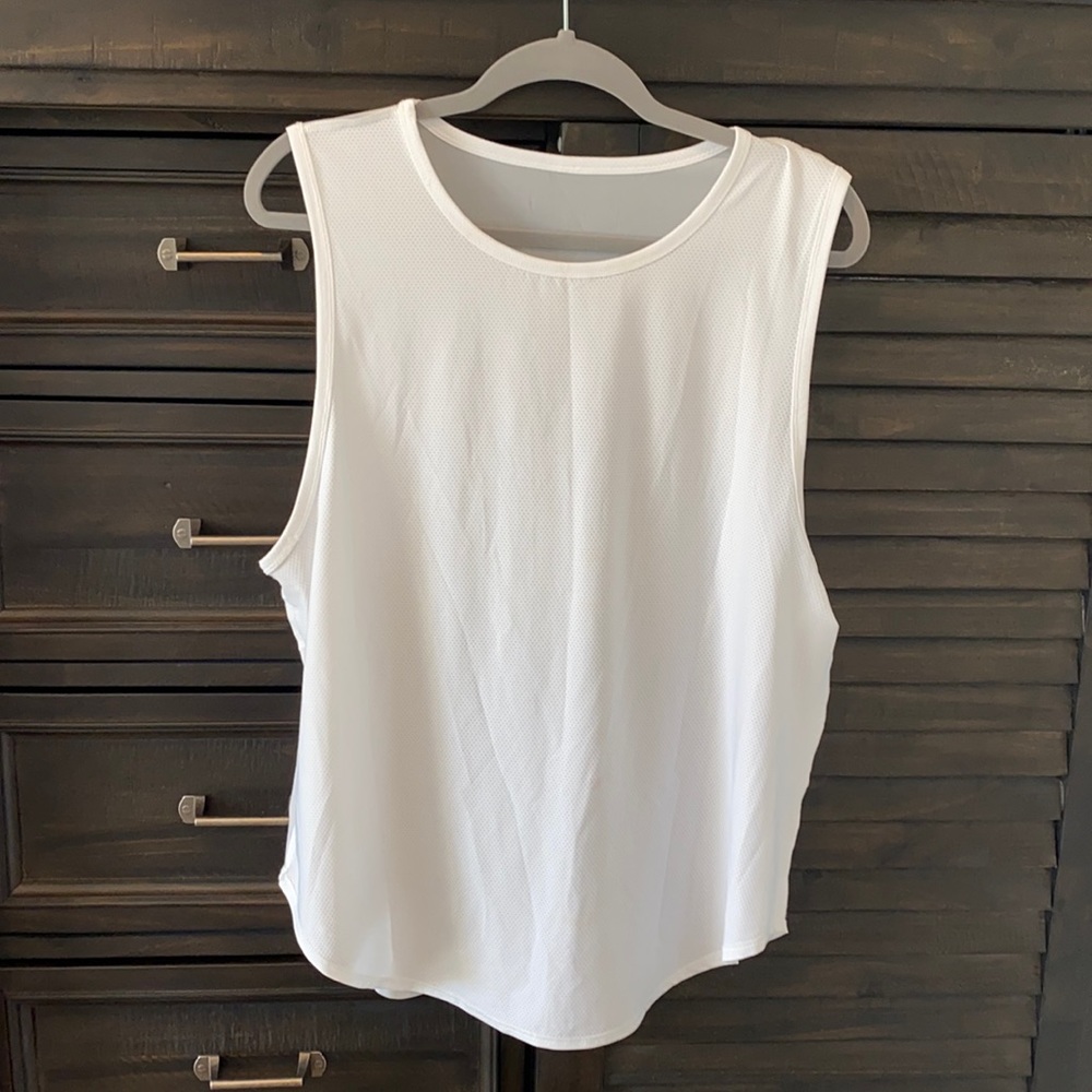 Fabletics White jersey workout top w/ sheer back!
